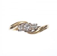 18 CT GOLD THREE STONE DIAMOND TWIST RING at Ross's Online Art Auctions