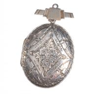 LARGE OVAL ENGRAVED SILVER LOCKET ON A SILVER ART DECO STYLE BROOCH at Ross's Online Art Auctions