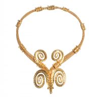 HEAVY INTRICATE 18 CT GOLD RAMS HEAD NECKLACE WITH BEADWORK DETAILING & RUBY EYES at Ross's Online Art Auctions