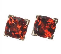 9CT GOLD AND GARNET STUD EARRINGS at Ross's Online Art Auctions