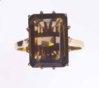 9CT GOLD & SMOKY QUARTZ RING at Ross's Online Art Auctions