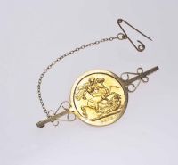 YELLOW METAL & SOVEREIGN BAR BROOCH at Ross's Online Art Auctions