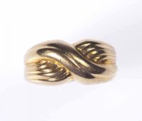 EMBOSSED 9CT GOLD RING at Ross's Online Art Auctions
