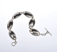 SILVER OVAL LINK BRACELET WITH A FITTED T BAR at Ross's Online Art Auctions