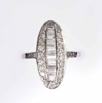 18CT WHITE GOLD & DIAMOND CLUSTER RING WITH DIAMOND CHIP SHOULDERS at Ross's Online Art Auctions