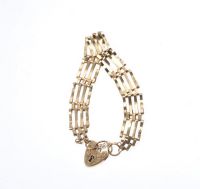 9 CT GOLD GATE BRACELET WITH HEART PADLOCK CATCH at Ross's Online Art Auctions