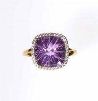 18CT GOLD, AMETHYST & DIAMOND CLUSTER RING at Ross's Online Art Auctions