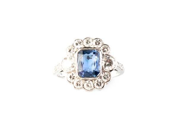 18CT WHITE GOLD, SAPPHIRE & DIAMOND CLUSTER RING at Ross's Online Art Auctions