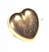 ENGRAVED YELLOW METAL HEART LOCKET / BROOCH at Ross's Online Art Auctions