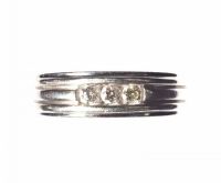 9CT WHITE GOLD & DIAMOND RING at Ross's Online Art Auctions