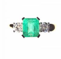 18CT GOLD, EMERALD & DIAMOND RING at Ross's Online Art Auctions