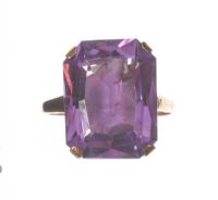 9 CARAT GOLD AMETHYST RING at Ross's Online Art Auctions
