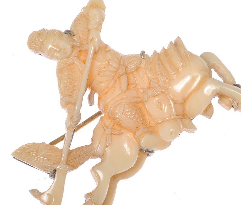 CHINESE CARVED IVORY DRESS BROOCH at Ross's Online Art Auctions