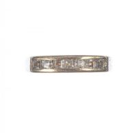 18 CARAT WHITE GOLD RING at Ross's Online Art Auctions