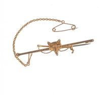 9 CT GOLD BAR BROOCH MOUNTED WITH A FOX'S HEAD & RIDING CROP at Ross's Online Art Auctions