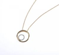 18 CT GOLD CIRCULAR DIAMOND PENDANT ON A FINE 18 CT GOLD CHAIN at Ross's Online Art Auctions