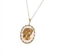 LARGE 9 CT GOLD & DIAMOND CHALCEDONY PENDANT ON A FINE 9 CT GOLD CHAIN at Ross's Online Art Auctions