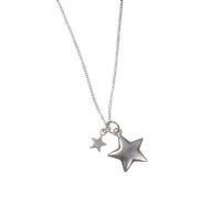 SILVER STAR PENDANT ON A FINE SILVER CHAIN at Ross's Online Art Auctions