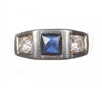 ANTIQUE 18 CT GOLD SAPPHIRE & DIAMOND RING at Ross's Online Art Auctions
