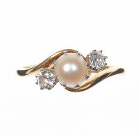 18 CT GOLD & PLATINUM CULTURED PEARL & DIAMOND RING at Ross's Online Art Auctions