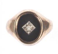 GENT'S 9 CT GOLD & ONYX RING at Ross's Online Art Auctions