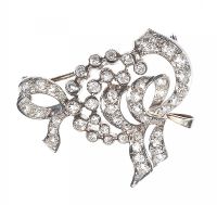 WHITE GOLD ART NOUVEAU STYLE DIAMOND SPRAY BROOCH/PENDANT WITH RIBBON DETAILING at Ross's Online Art Auctions
