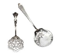 TWO AMERICAN STERLING SILVER CAKE SERVERS at Ross's Online Art Auctions