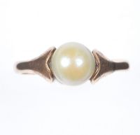 9 CT GOLD CULTURED PEARL RING at Ross's Online Art Auctions