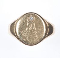 GENT'S 9 CT GOLD ENGRAVED DIAMOND FREEMASON SIGNET RING at Ross's Online Art Auctions