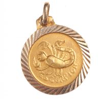 18 CT GOLD ENGRAVED CIRCULAR SCORPION PENDANT at Ross's Online Art Auctions