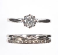18 CT WHITE GOLD DIAMOND SOLITAIRE RING WITH AN 18 CT GOLD DIAMOND BAND at Ross's Online Art Auctions