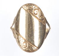 ENGRAVED 9 CT GOLD RING at Ross's Online Art Auctions