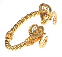 HEAVY INTRICATE 18 CT GOLD DOUBLE RAMS HEAD TORQUE BANGLE WITH RUBY EYES at Ross's Online Art Auctions