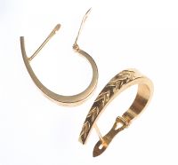 PAIR OF 18 CT GOLD HOOP EARRINGS WITH KNURLING at Ross's Online Art Auctions