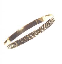 22 CT GOLD BRIGHT CUT ENGRAVED BANGLE at Ross's Online Art Auctions