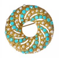 CIRCULAR GILT FASHION BROOCH SET WITH TURQUOISE AND SEED PEARL at Ross's Online Art Auctions