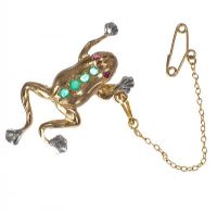 9 CT GOLD EMERALD AND RUBY FROG BROOCH at Ross's Online Art Auctions