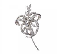 18 CT WHITE GOLD & DIAMOND DRESS BROOCH at Ross's Online Art Auctions