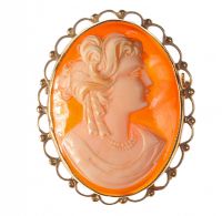 GOLD MOUNTED CAMEO SHELL BROOCH at Ross's Online Art Auctions