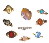 AN ASSORTMENT OF 18CT AND 9CT GOLD RINGS at Ross's Online Art Auctions