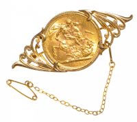 SOVEREIGN BROOCH WITH 9CT GOLD MOUNT at Ross's Online Art Auctions