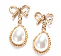 9CT GOLD AND PEARL EARRINGS at Ross's Online Art Auctions