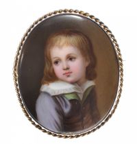 HANDPAINTED PORCELAIN CAMEO GOLD PLATED BROOCH at Ross's Online Art Auctions