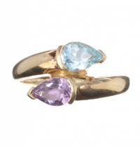 9CT GOLD AMETHYST AND BLUE TOPAZ RING at Ross's Online Art Auctions