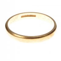 9CT GOLD AND DIAMOND TWIST RING at Ross's Online Art Auctions