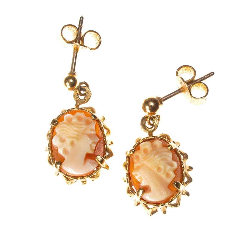 9CT GOLD CAMEO DROP EARRINGS AND PENDANT AND CHAIN SUITE at Ross's Online Art Auctions