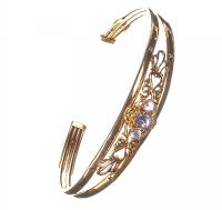 9CT GOLD AND AMETHYST BANGLE at Ross's Online Art Auctions