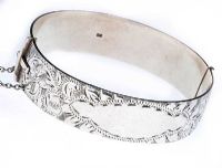 HEAVY SILVER ENGRAVED BANGLE at Ross's Online Art Auctions