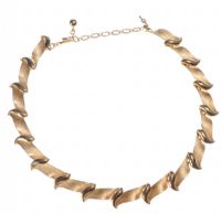 1960'S GOLD COLOURED METAL NECKLACE BY THE DESIGNER TRIFARI at Ross's Online Art Auctions