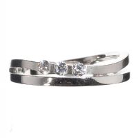 14CT WHITE GOLD AND THREE STONE DIAMOND RING at Ross's Online Art Auctions